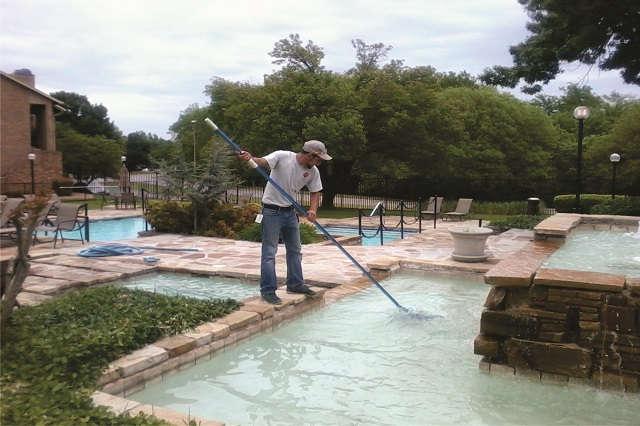 pool-cleaning